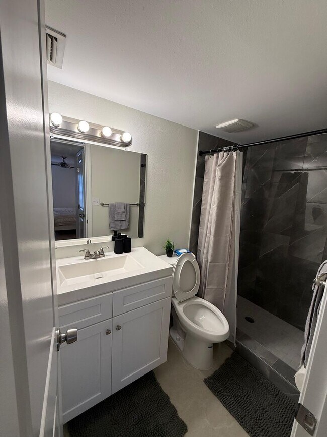 Foto del edificio - Furnished first floor Brand new renovated apartment