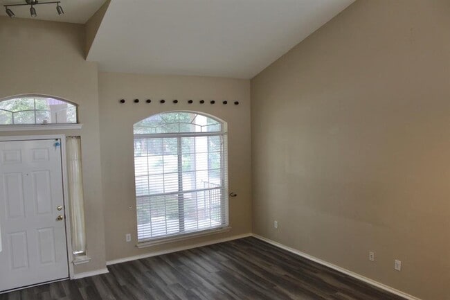 Building Photo - 128 Earl Keen St