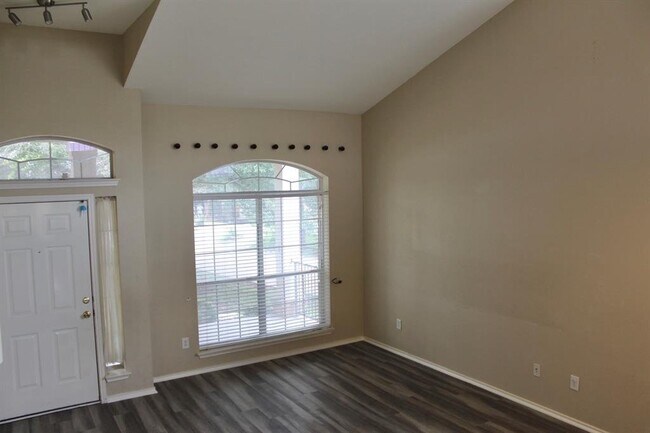 Foto del edificio - 128 Earl Keen St