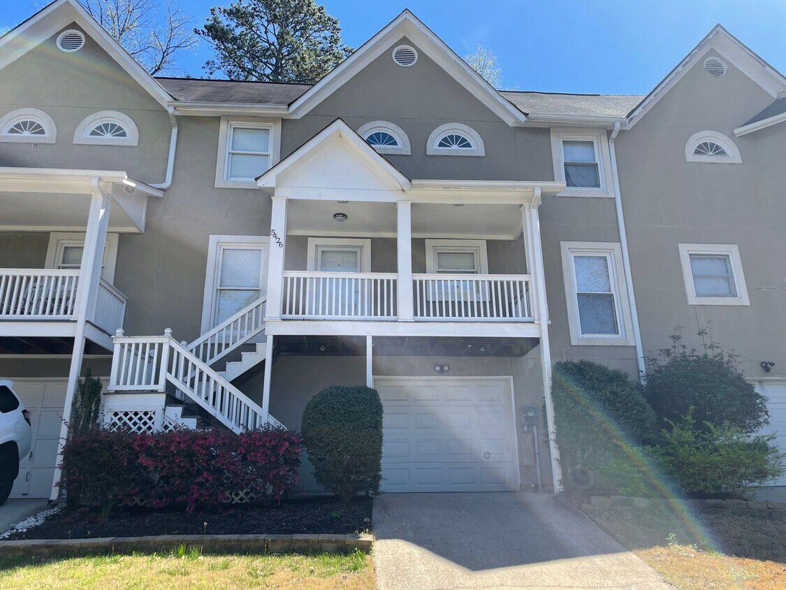 Primary Photo - Townhome 3x2.5 For Rent