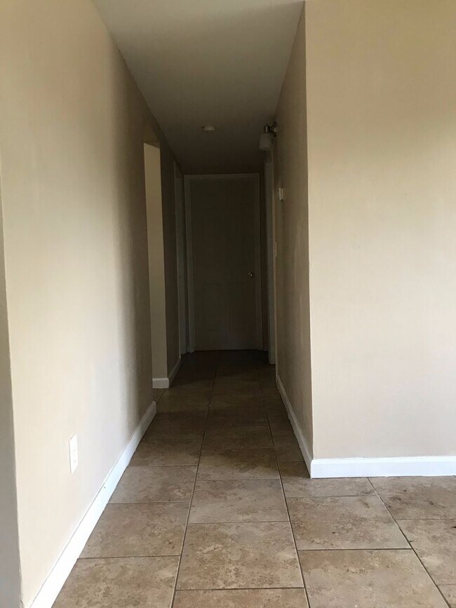 Foto del edificio - 3 Bed 1 Bath Home | Pet Friendly | Washer Dryer Hook Ups | Section 8 Welcome