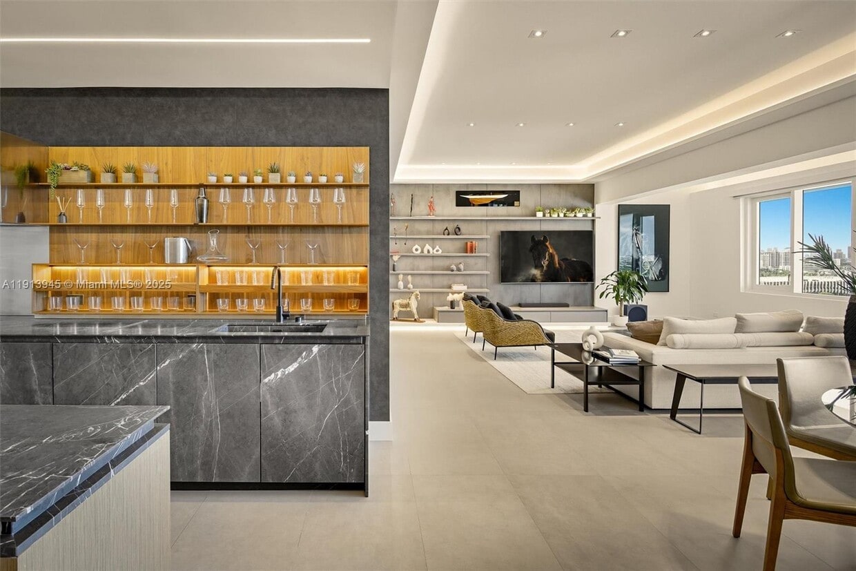 Foto principal - 2301 Collins Ave