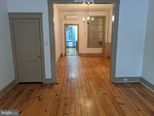 Foto del edificio - 365 E Market St