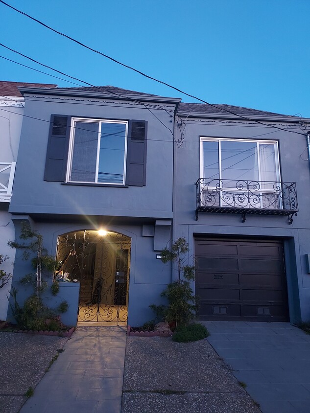 Primary Photo - 1767 39th Ave