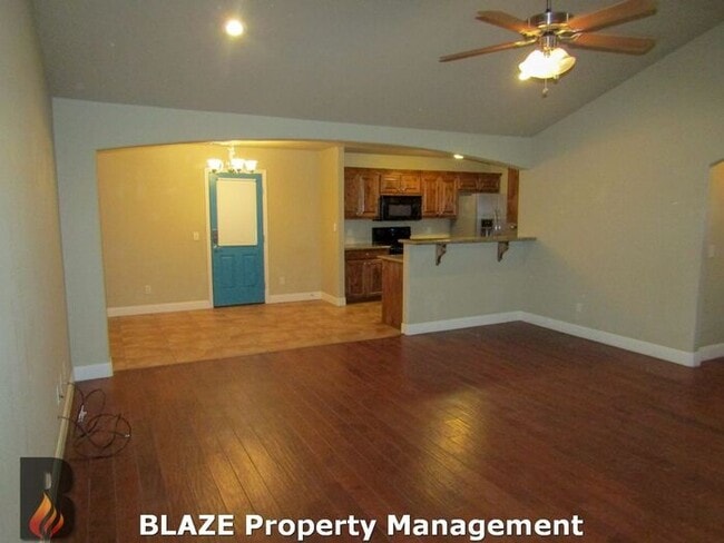 Foto del edificio - Charming Corner Lot Home in Desirable City...