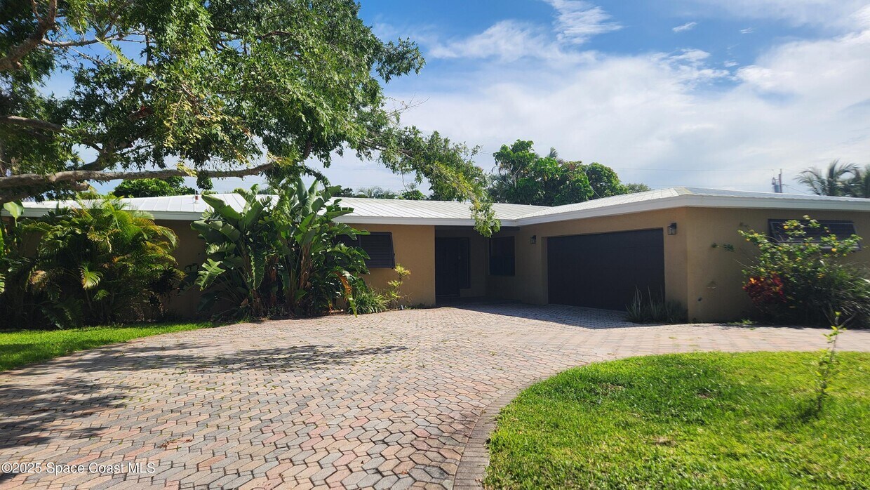 Foto principal - 475 Norwood Ave