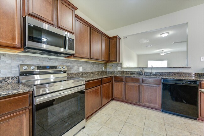 Building Photo - 22534 Cloverland Field Dr