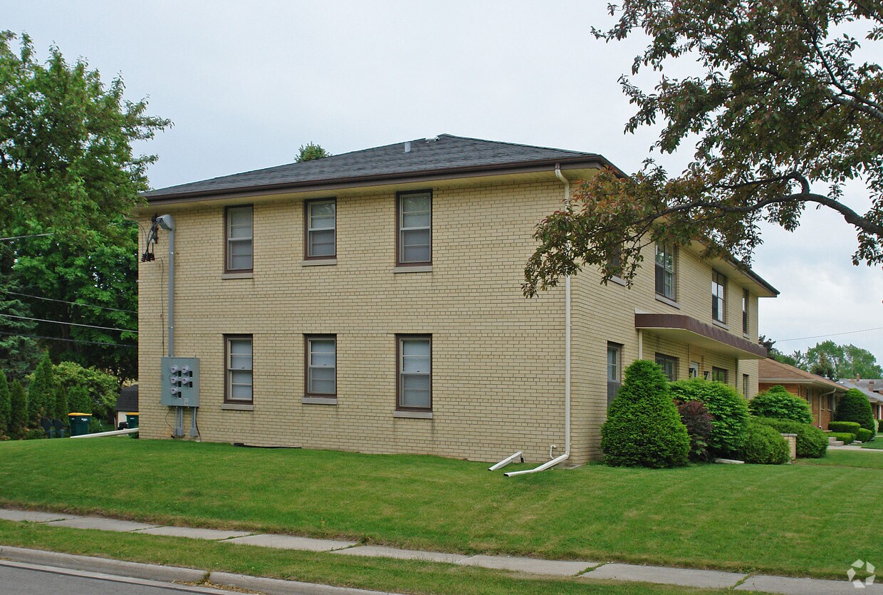 Primary Photo - 1002 5th Ave