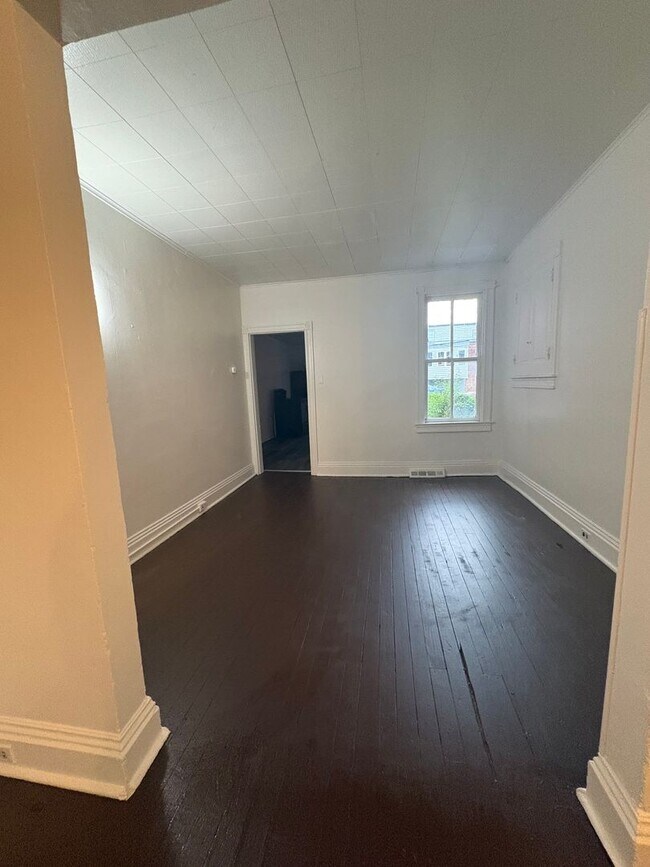 Building Photo - 3 Bedroom 1 Bath House-York City SD