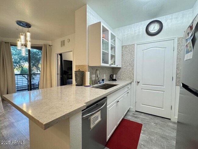 Foto del edificio - 1701 E Colter St