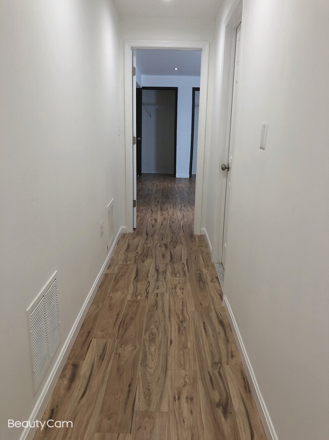 Foto del edificio - 5706 Regal Crest Ct