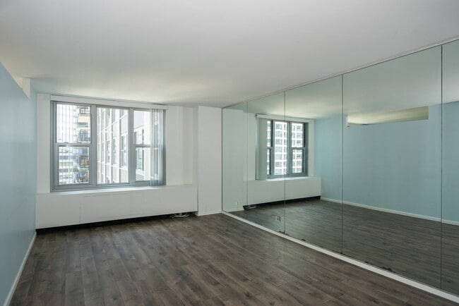 Building Photo - 400 E Randolph St