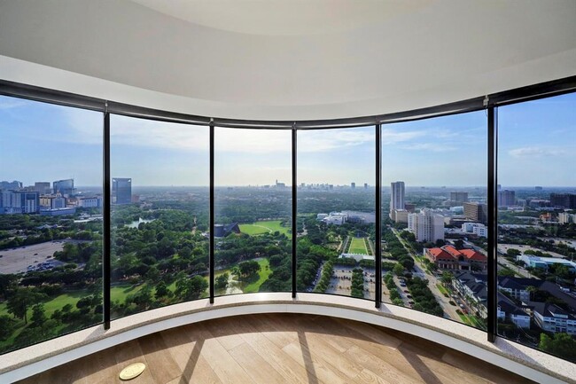 Foto del edificio - 1701 Hermann Dr