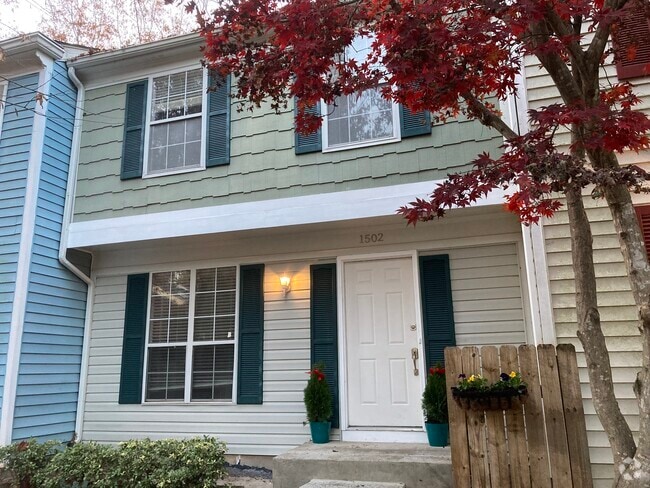 Building Photo - 1502 Queen Anne Ct
