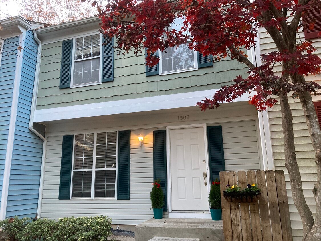 Primary Photo - 1502 Queen Anne Ct