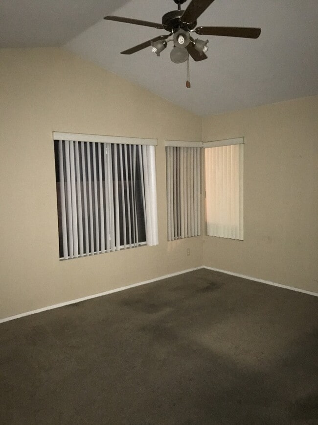 Building Photo - MUST SEE 1 BEDROOM HOME!