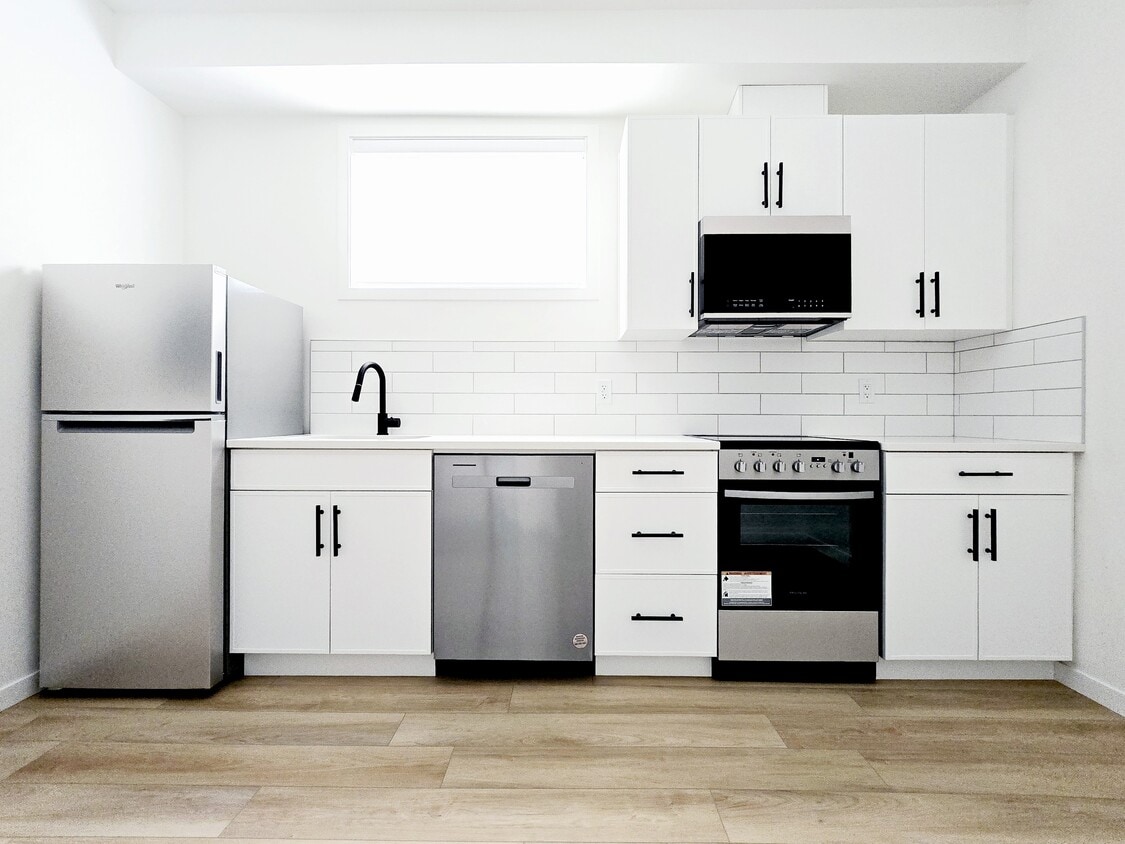 Primary Photo - 10050-10115 115 Ave NW