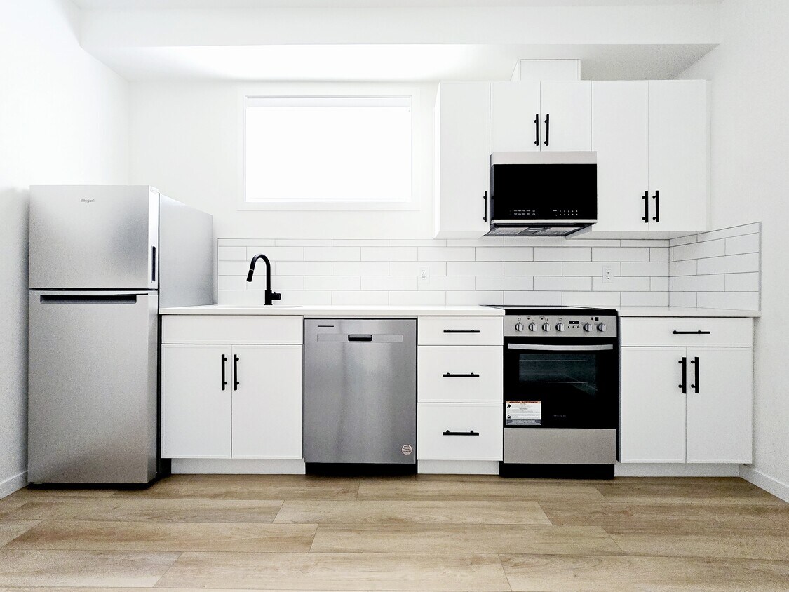 Photo principale - 10050-10115 115 Ave NW