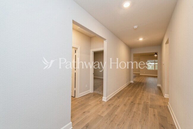 Building Photo - 624 Brookside Dr