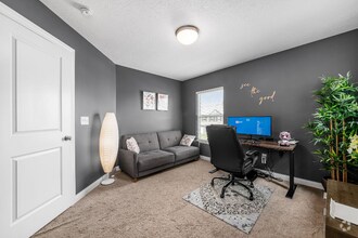 Building Photo - 6138 Longwood Dr
