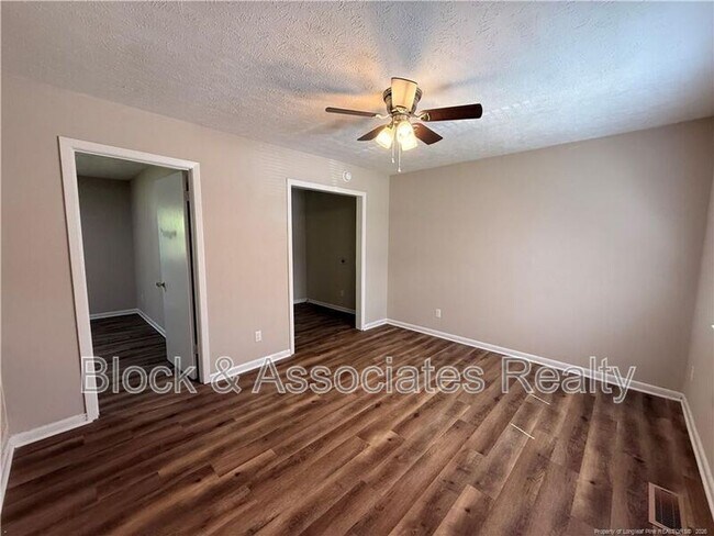 Building Photo - 4959 Fieldcrest Dr