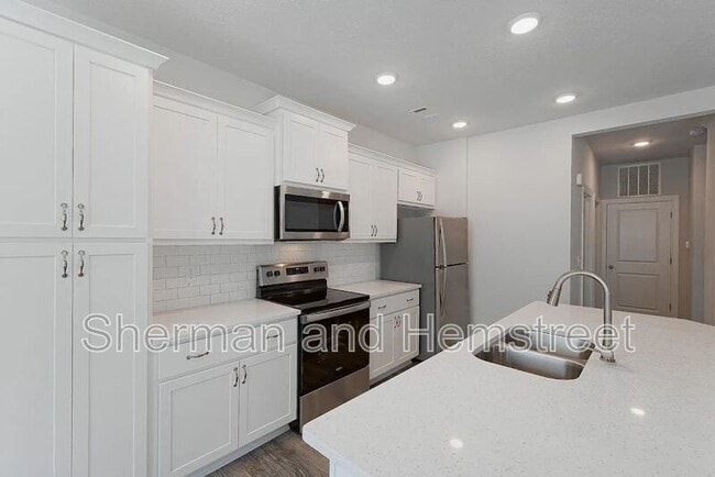 Building Photo - 2034 Lotus Dr
