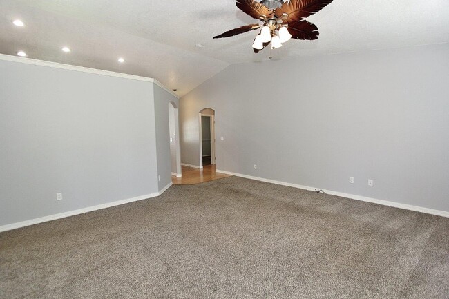 Building Photo - 2624 Manchester Dr
