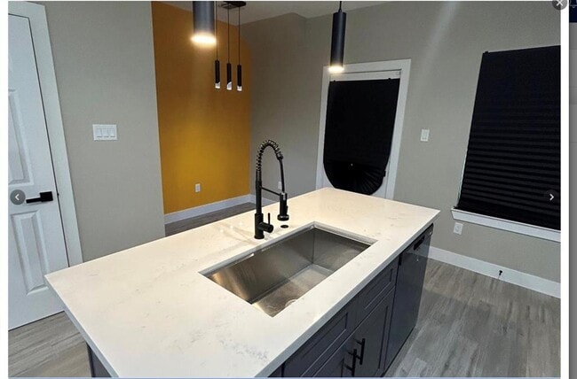 Foto del edificio - 8212 Knox St