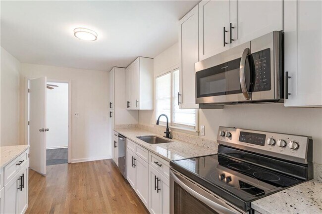 Foto del edificio - 331 Lindbergh Drive NE