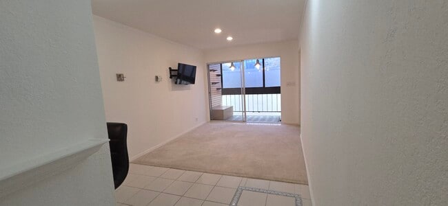 Building Photo - 288 Whitmore St