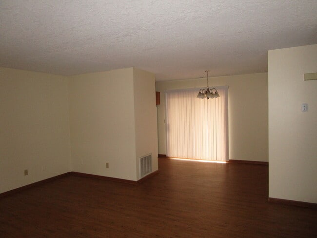 Building Photo - New Listing in Albion!!!