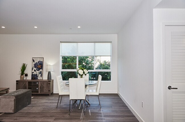 Foto del edificio - 8836 Reading Ave