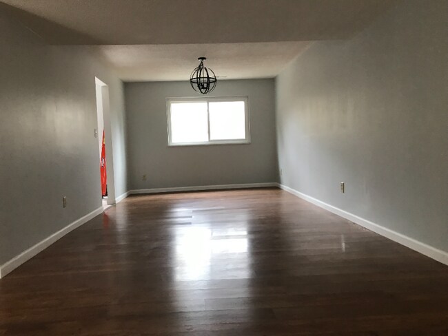 Building Photo - 132 Carmel Woods Dr