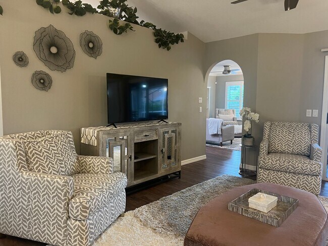 Building Photo - 3BR/2BA Single Family Pool Home in Lake of...