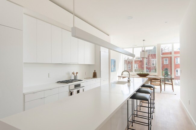 Building Photo - 1537 6th St