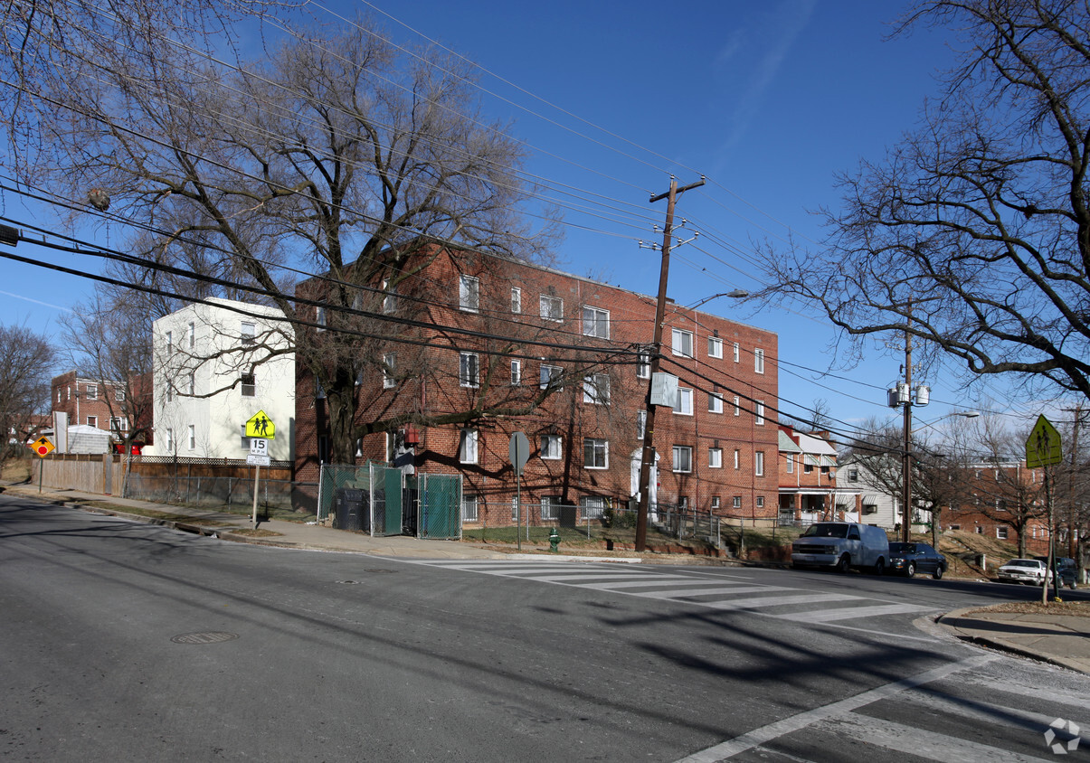 Primary Photo - 400 Chesapeake St SE