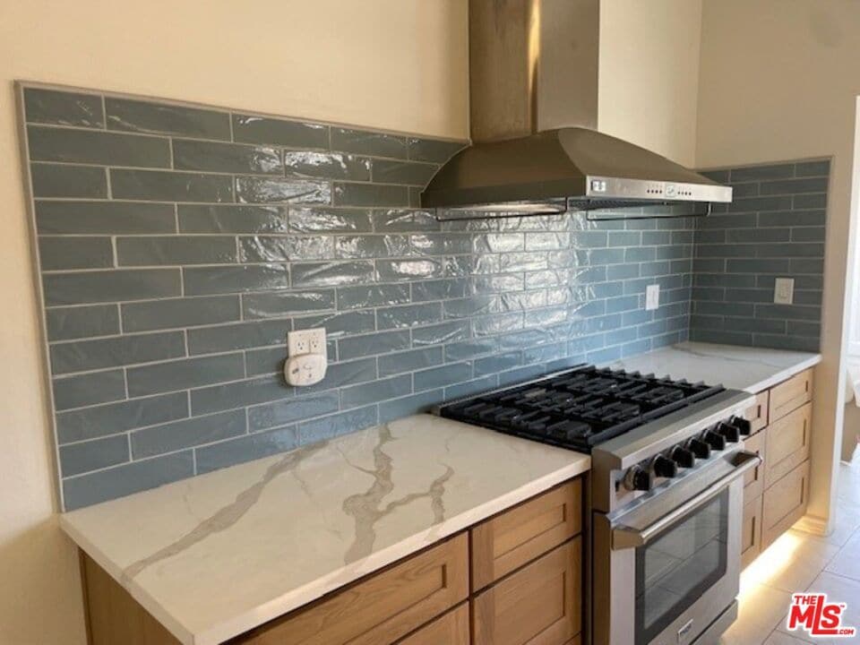 Primary Photo - 456 S Wilton Pl