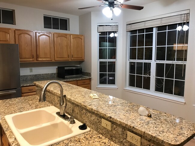 Foto del edificio - Single Family home located in Desirable Home Farms neighborhood