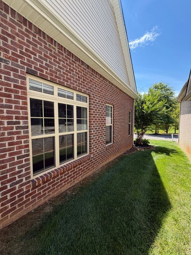 Foto del edificio - 266 Turnberry Circle
