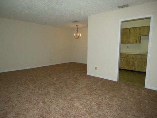 Building Photo - 38136 Townview Ave
