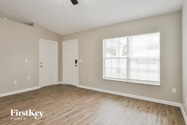 Foto del edificio - 22 Whitcock Ln