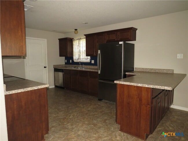 Building Photo - 2604 Hector Dr