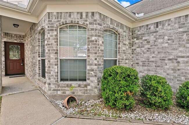 Foto del edificio - 19331 Brook Village Rd