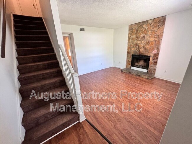 Foto del edificio - 415 Evans Mill Cir