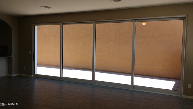 Foto del edificio - 2944 N 72nd St