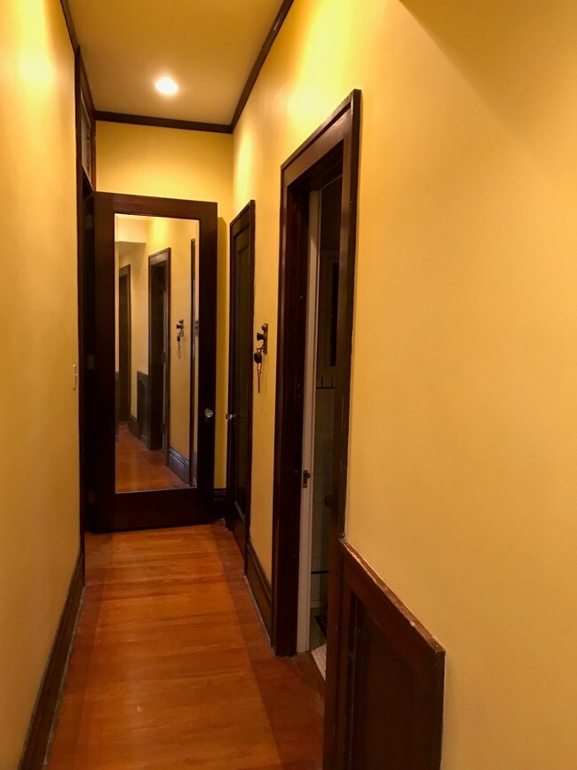 Pasillo - 1182 Locust St