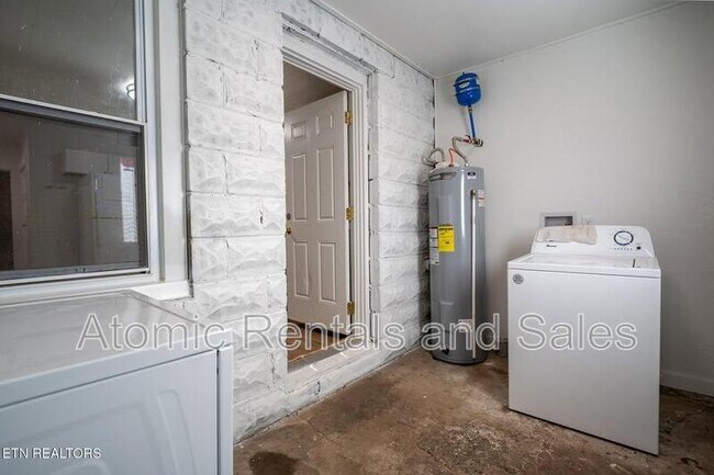 Building Photo - 614 E Brushy Valley Dr