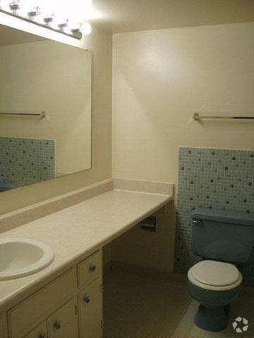 Baño - Yorktown Colony Apartments