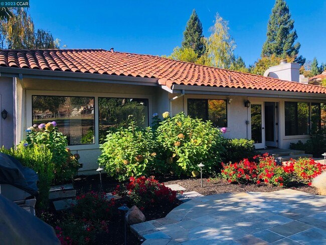 Foto del edificio - 306 Live Oak Dr