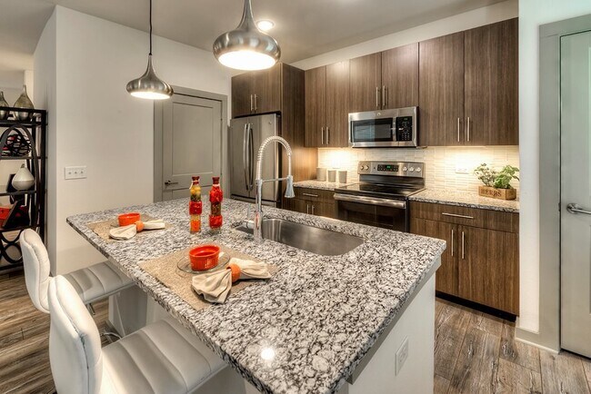 Building Photo - 662 E Algonquin Rd